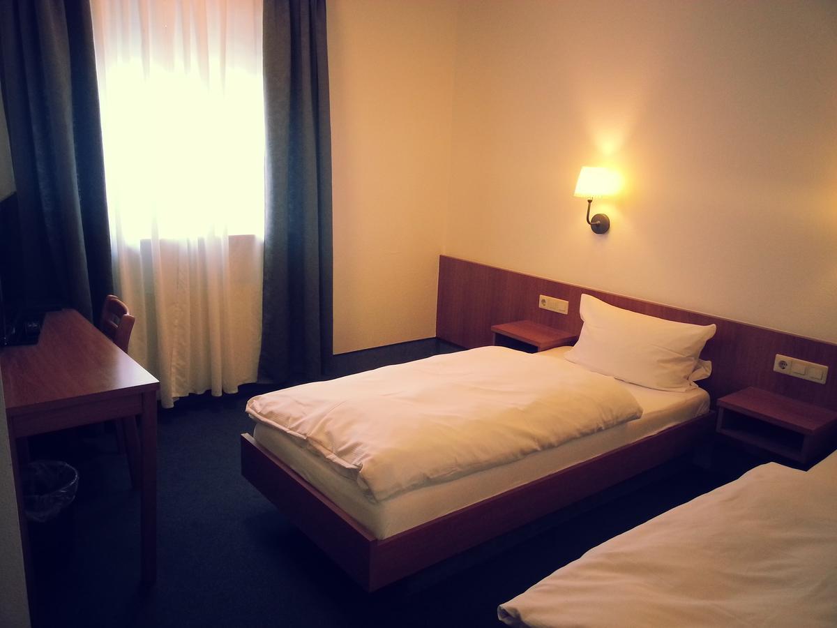 Zip Hotel Lingenfeld Bagian luar foto