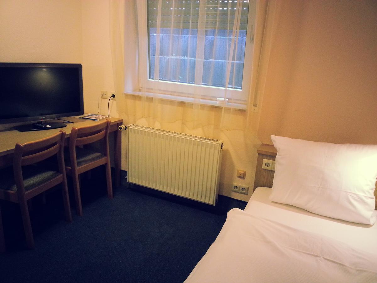 Zip Hotel Lingenfeld Bagian luar foto